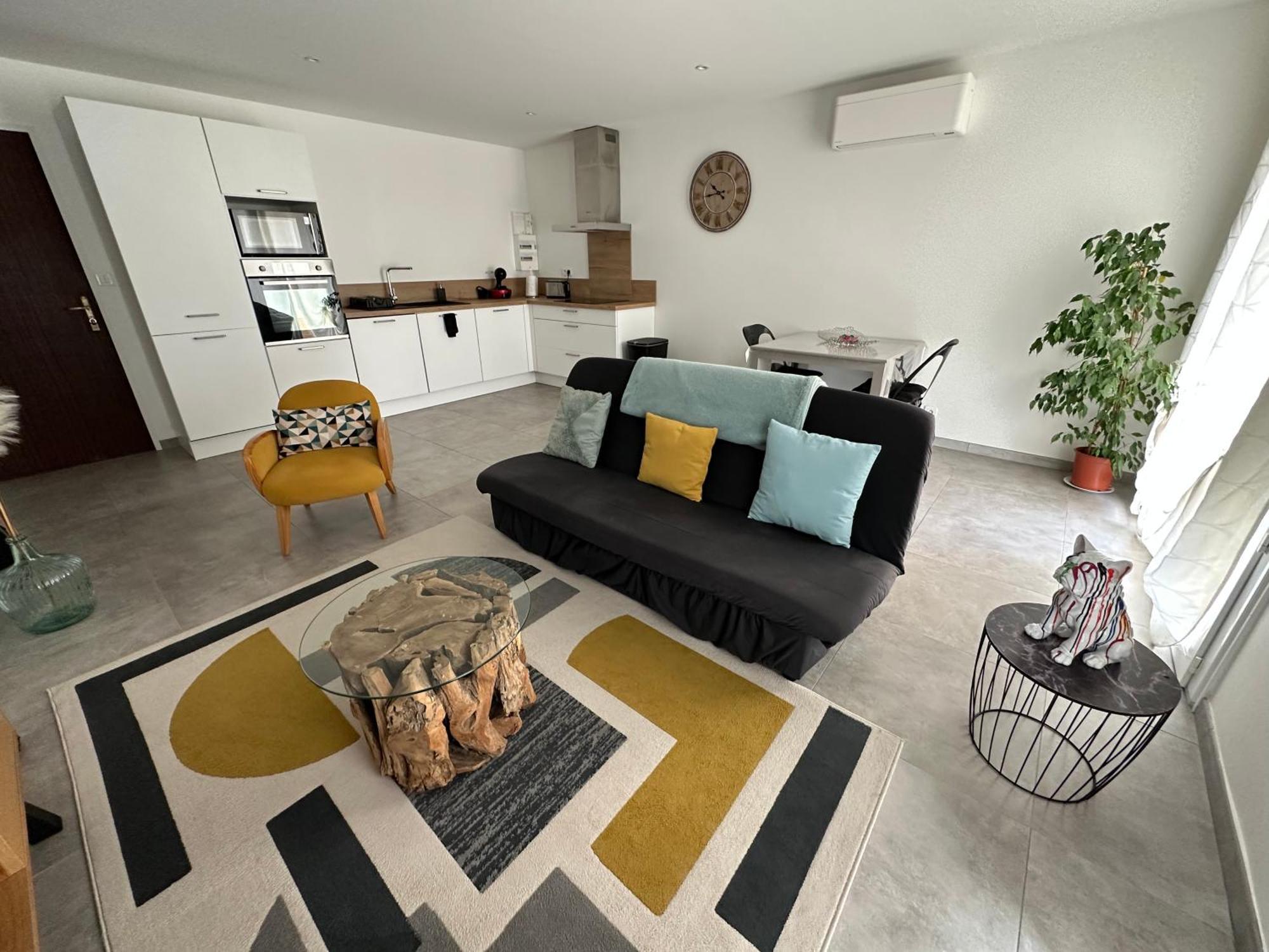 Magnifique F2 Neuf Calme Avec Parking, 5 Mins De La Et 15 Mins Du Centre Appartement