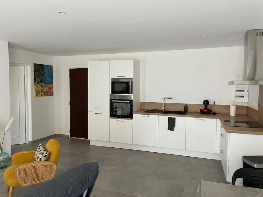 Le Pelican Magnifique F2 Apartment *